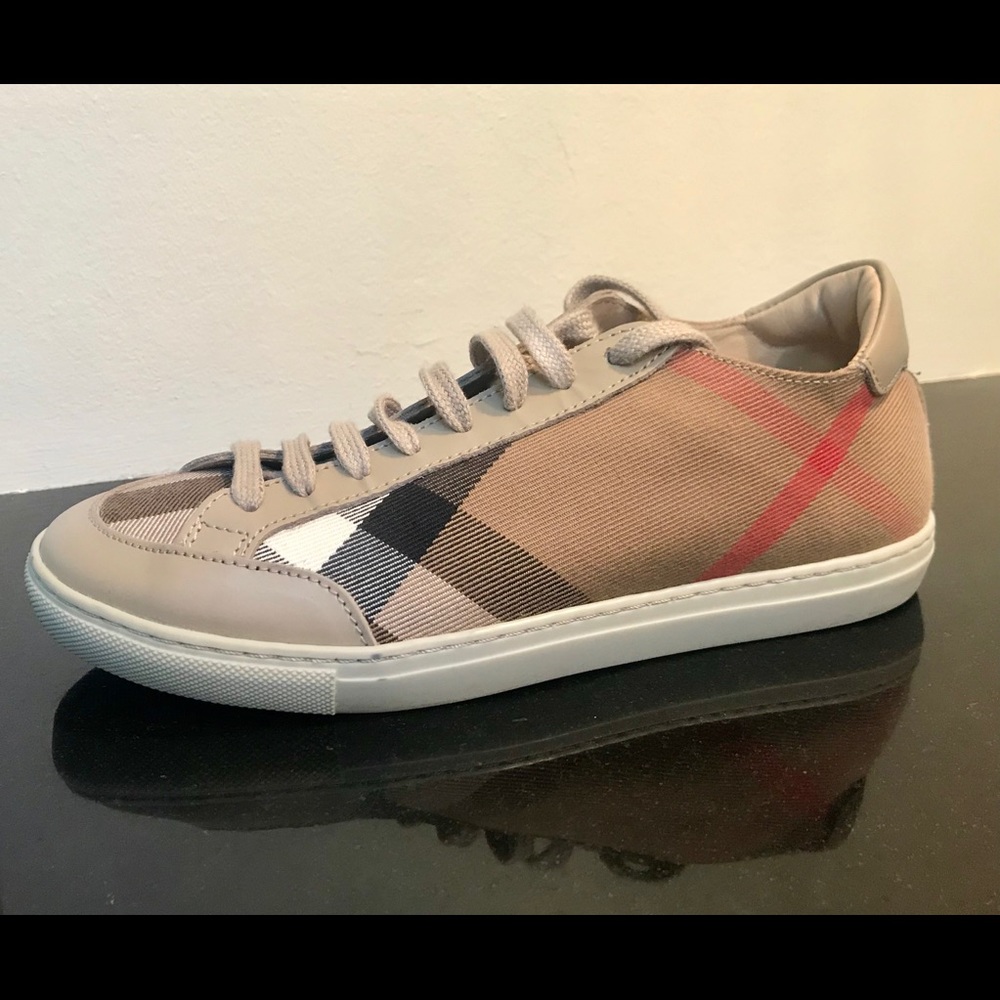 Burberry Nova-plaid cotton w/leather trim 35.5 5.5